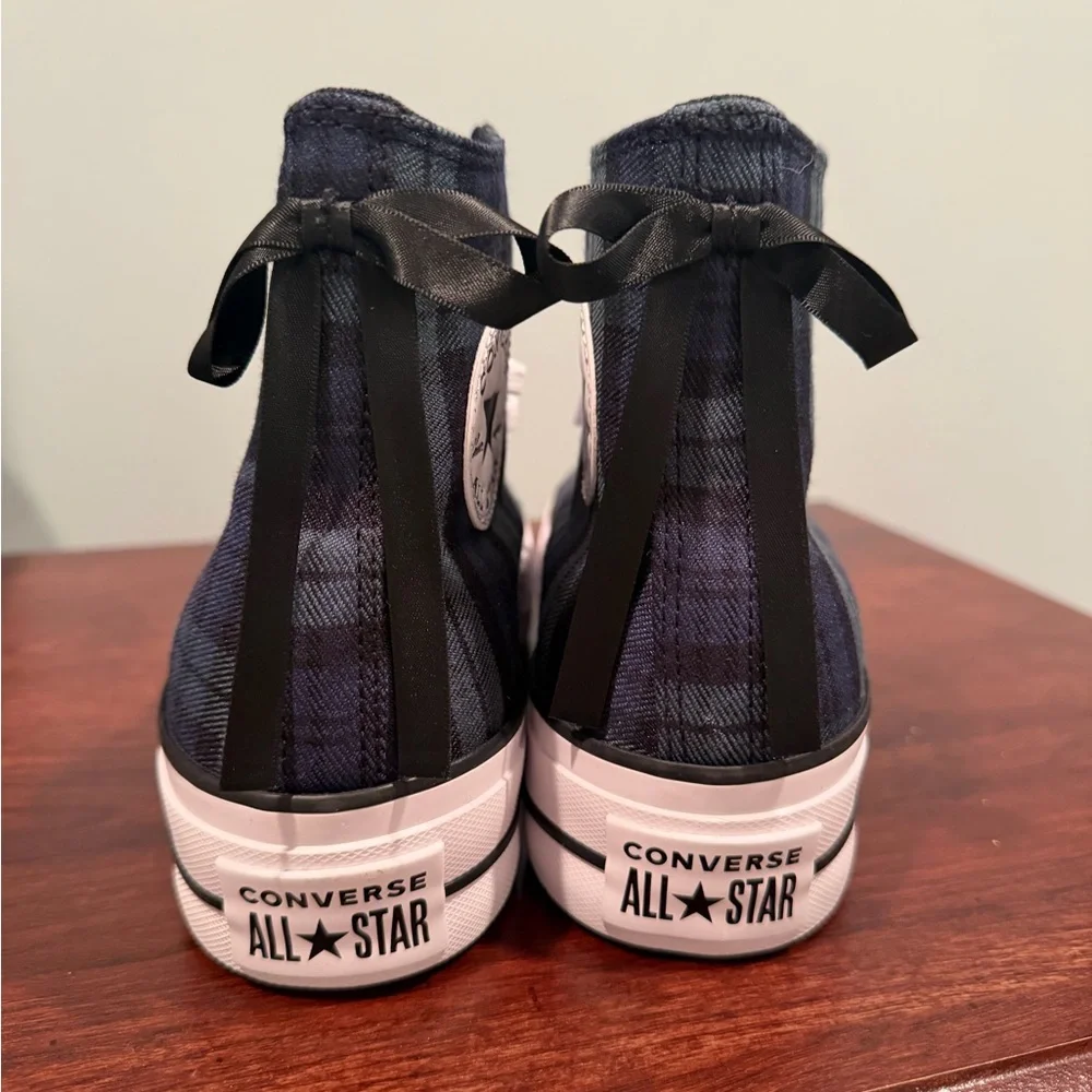 Converse Navy Plaid High-Tops NWOT - Picture 2 of 7
